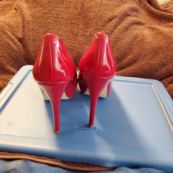 Heels - Picture 3 of 3